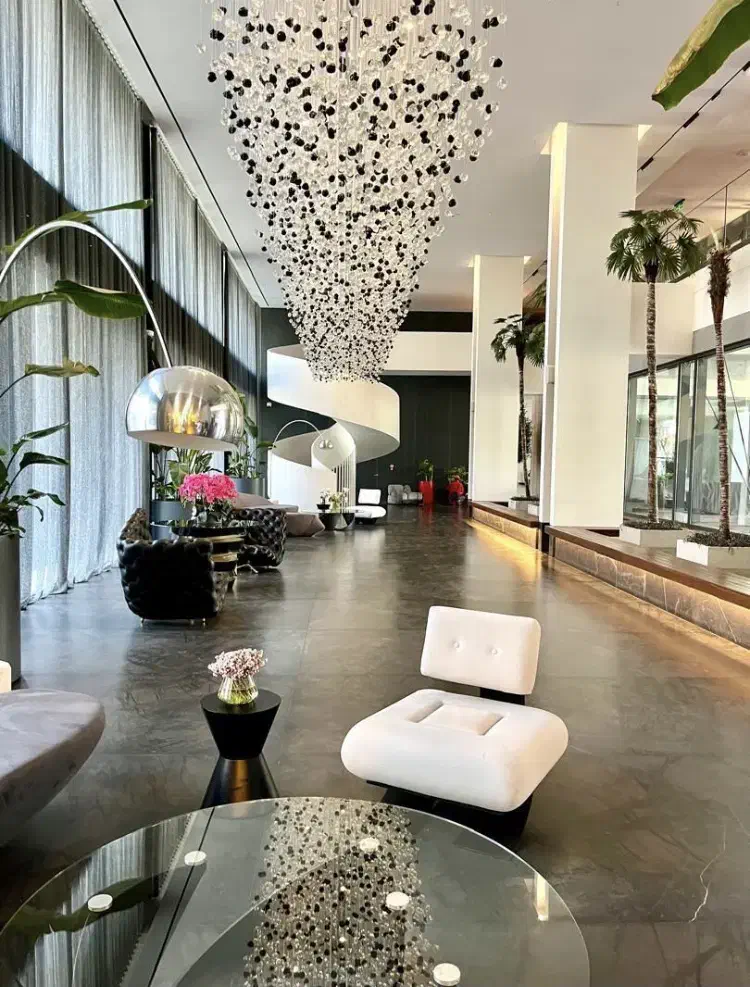 300 متر 3 خواب کلید نخورده زعفرانیه (( طبقه 11 ))