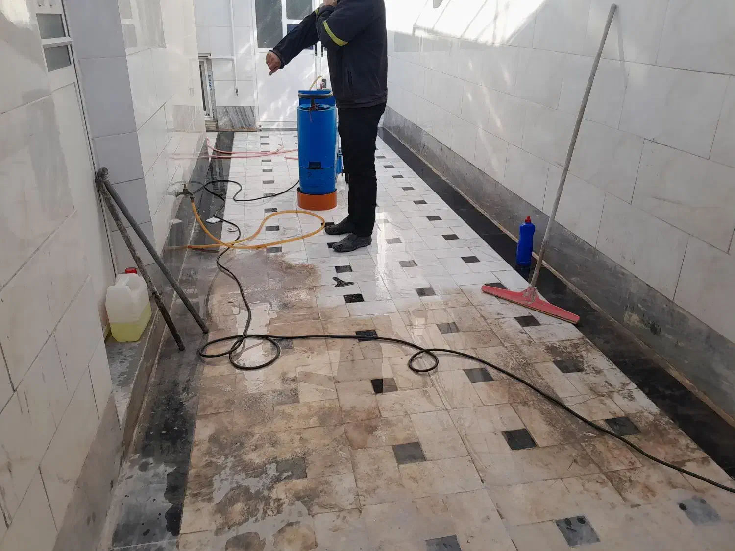 سنگ سابی کفسابی ساب زنی سرامیک موزائیک|خدمات نظافت|قم, پاسدار|دیوار