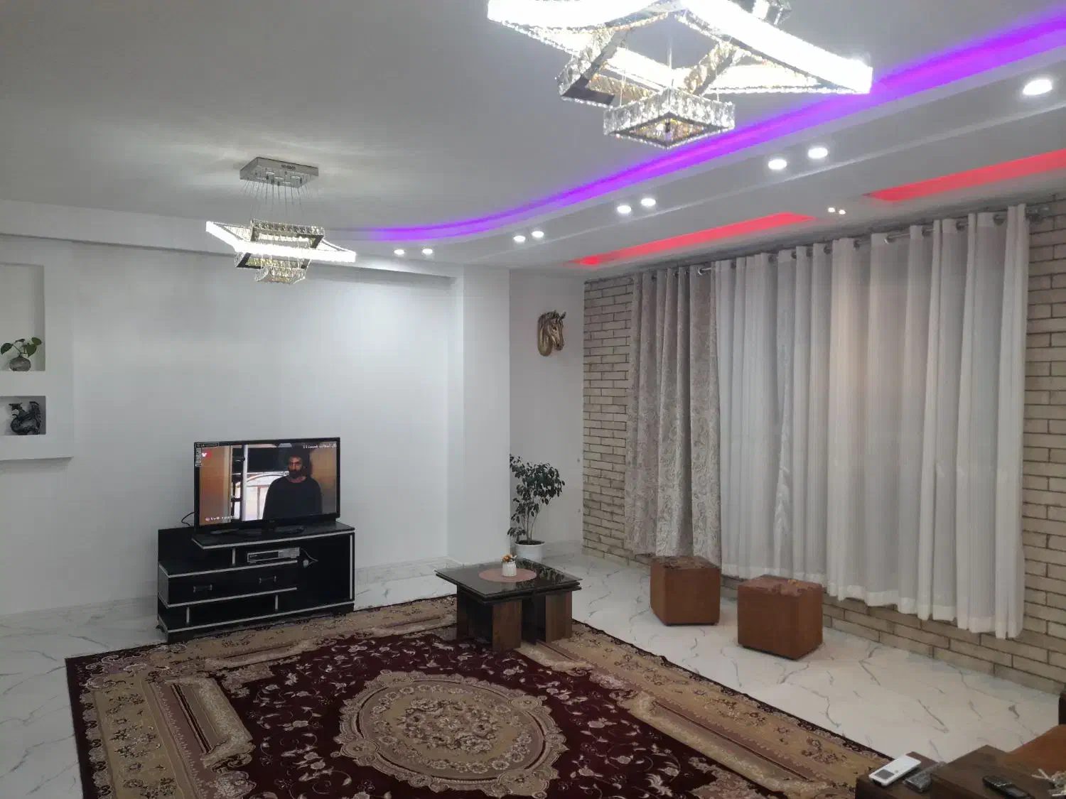 منزل مبله ویلایی شیک صدرا|اجارهٔ کوتاهمدت آپارتمان و سوئیت|شیراز, شهرک گلستان|دیوار