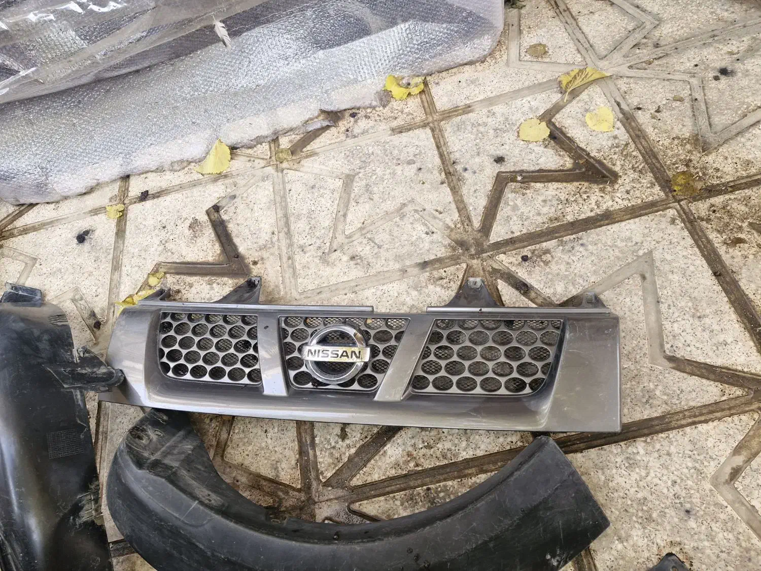 جلو پنجره و بچه گلگیر رونیز|قطعات یدکی و لوازم جانبی|کنگاور, |دیوار