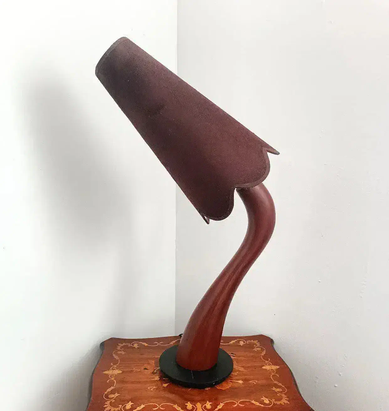 اباروژ چوبی|چراغ خواب و آباژور|قم, نیروگاه|دیوار