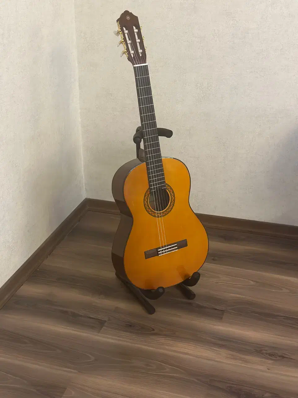 گیتار یاماها اصلی|گیتار، بیس، امپلیفایر|بجنورد, |دیوار