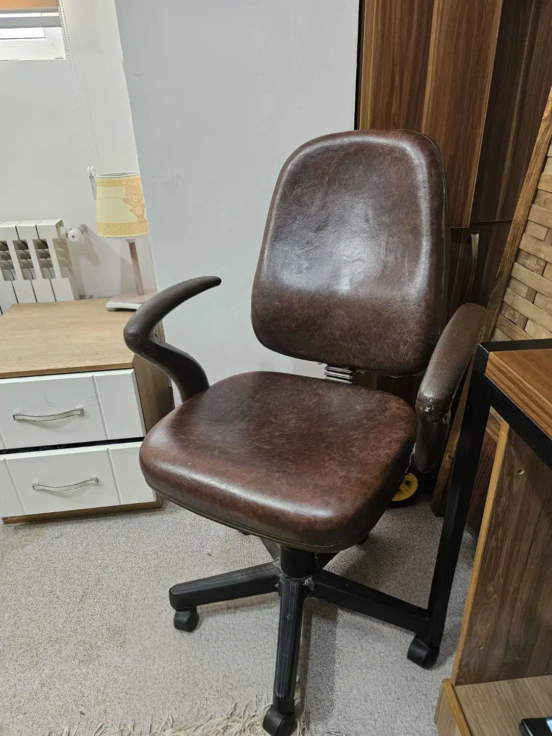 میز تحریر بزرگ به همراه صندلی چرخدار چرم|میز تحریر و کامپیوتر|قم, پردیسان|دیوار