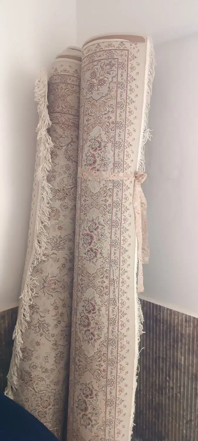 فرش دست بافت سالم و دو عدد ماشینی جنس عالی|فرش|همدان, |دیوار