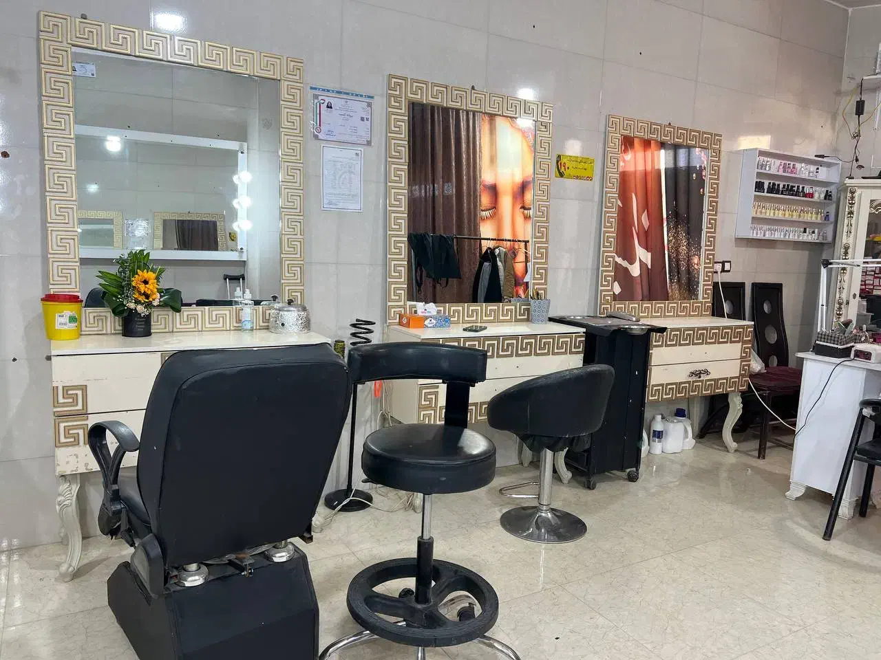 وسایل آرایشگاه زنانه|آرایشگاه و سالنهای زیبایی|هشتگرد, گلسار|دیوار