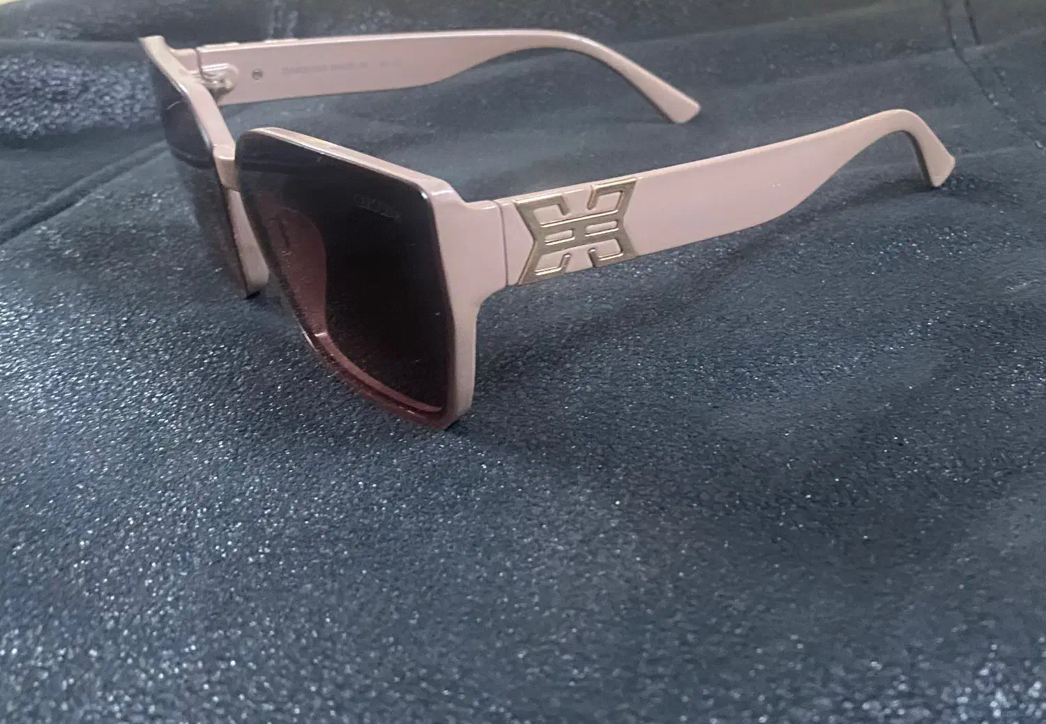 عینک آفتابی|زیورآلات و اکسسوری|ری, دیلمان|دیوار