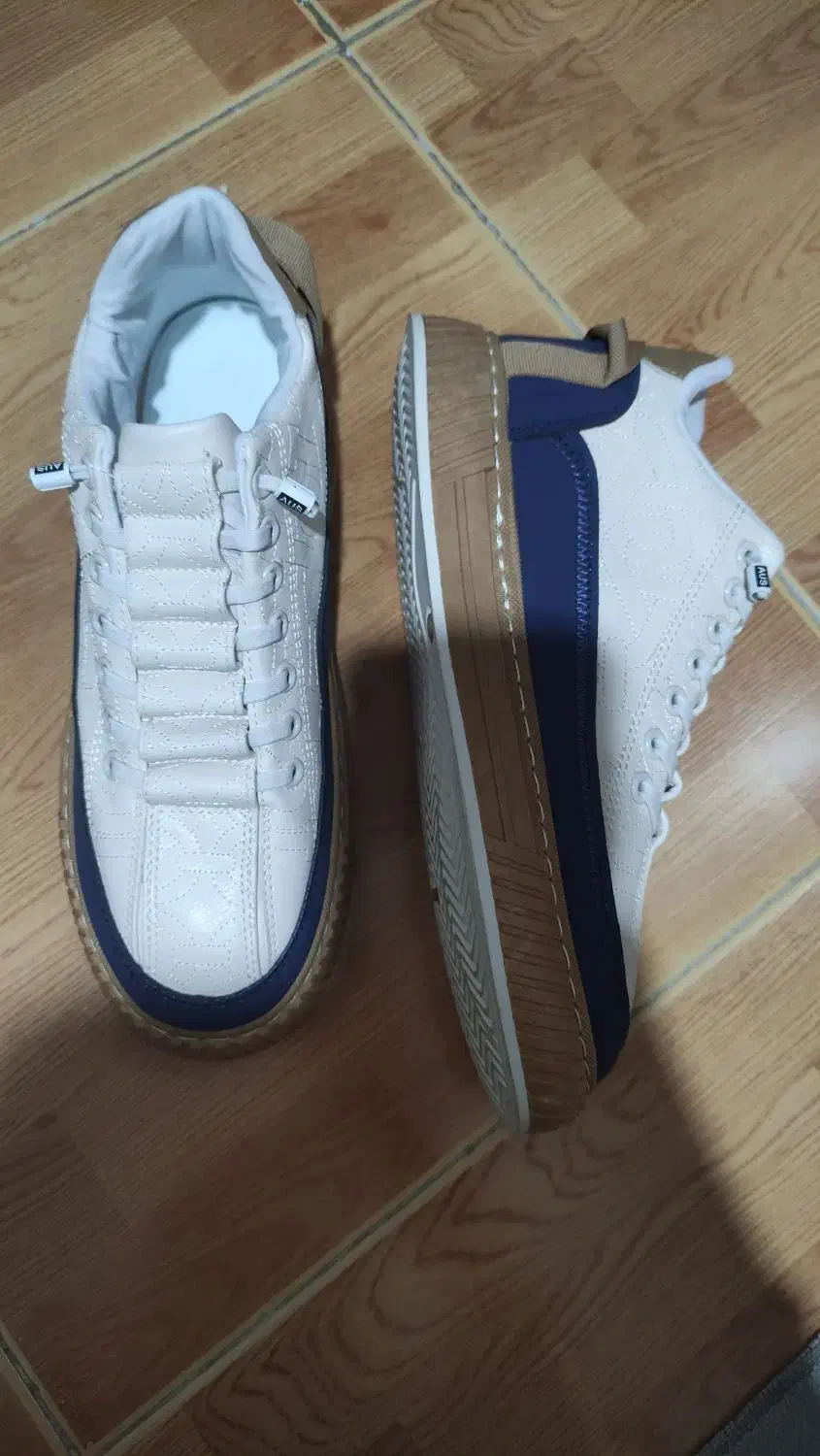 کتونی اسپرت|کیف، کفش، کمربند|رشت, صفاری|دیوار