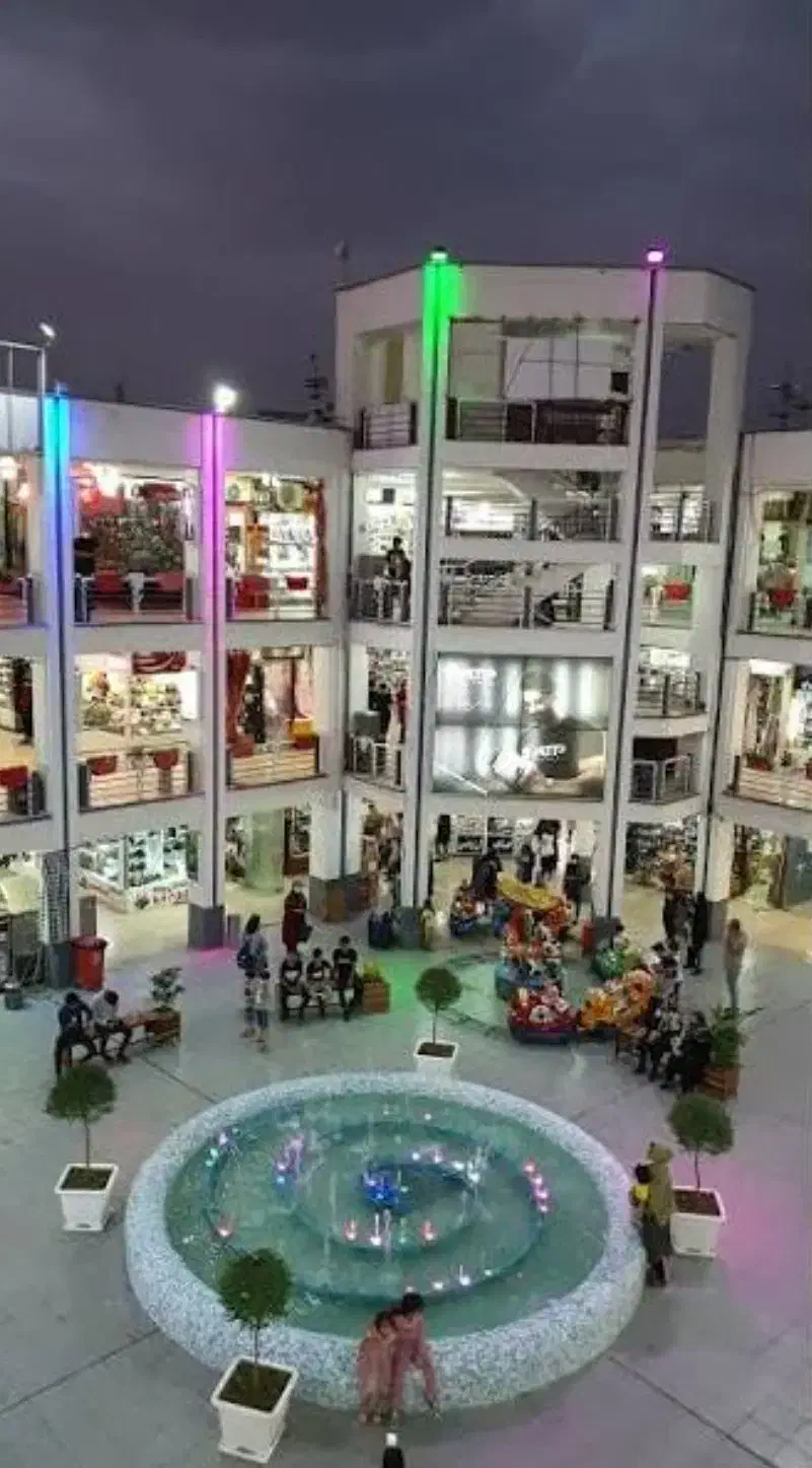 فروش مغازه 16.5 متری پاساژ ولیعصر|فروش مغازه و غرفه|فولادشهر, B5|دیوار