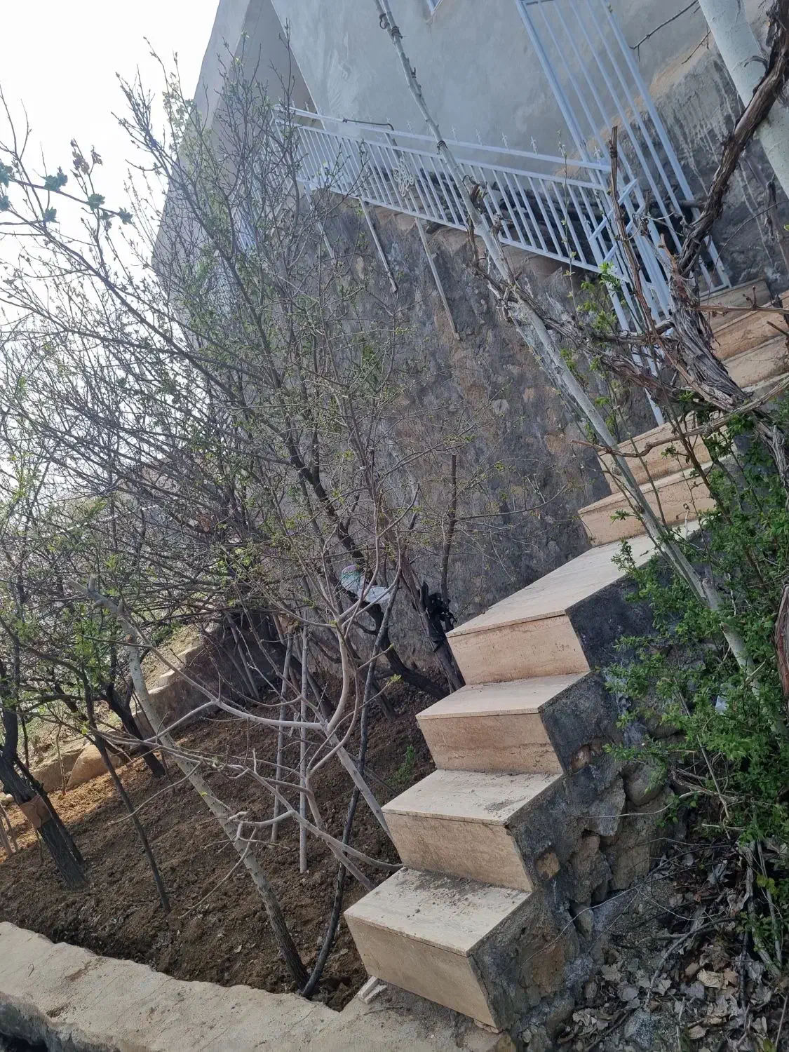 آپارتمان ویلا بر جاده بیرون روستا ویو ابدی|فروش خانه و ویلا|مهاباد (اصفهان), |دیوار