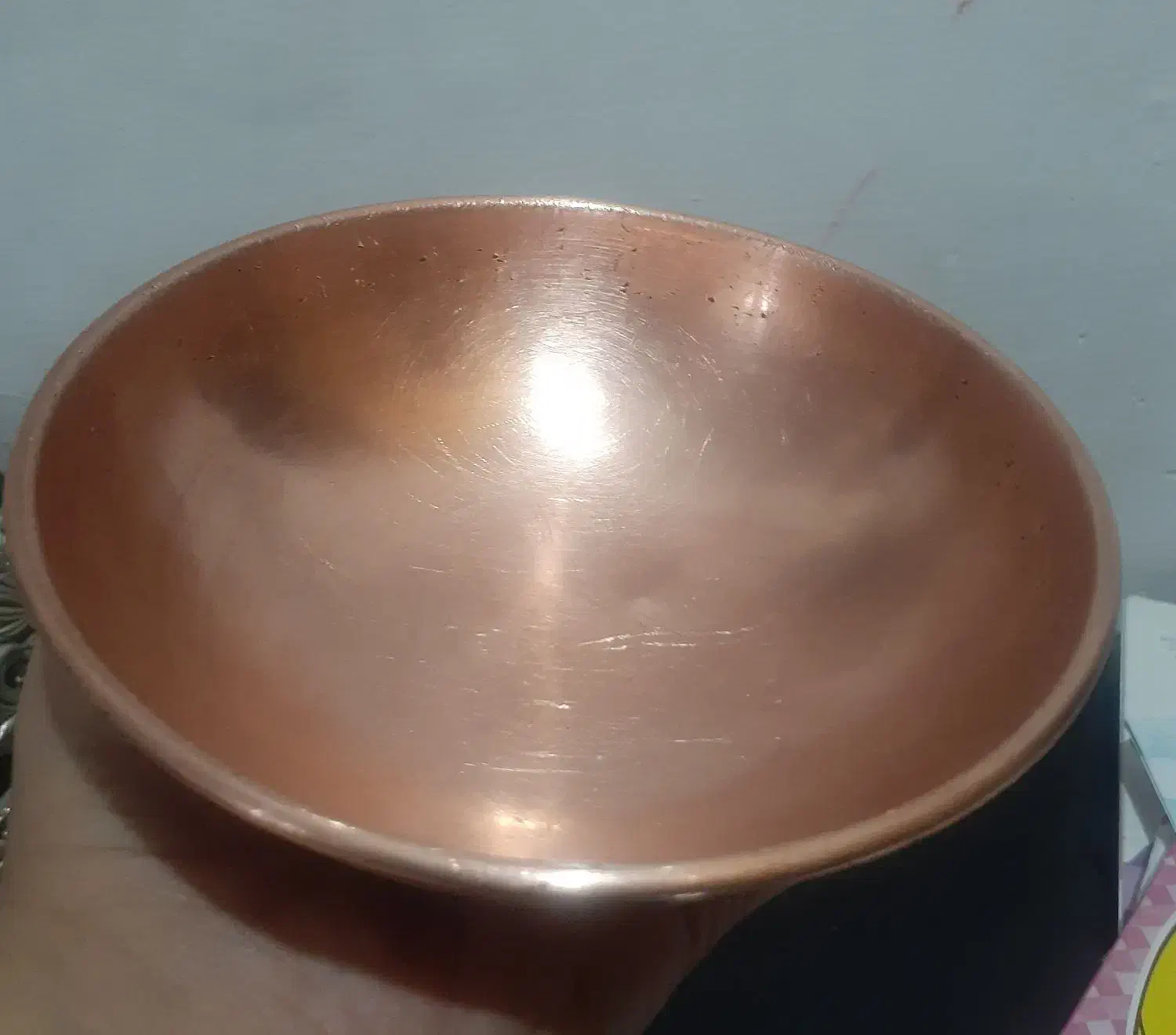 کاسه مسی طلایی|کلکسیون اشیاء عتیقه|دماوند, مسکن مهر گیلاوند|دیوار