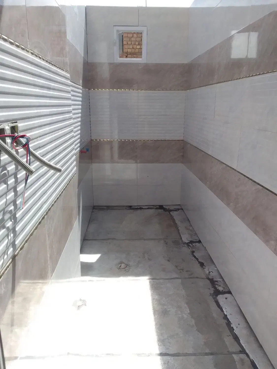 کاشی کاری و سرامیک|خدمات پیشه و مهارت|قم, تولید دارو و یخچال|دیوار