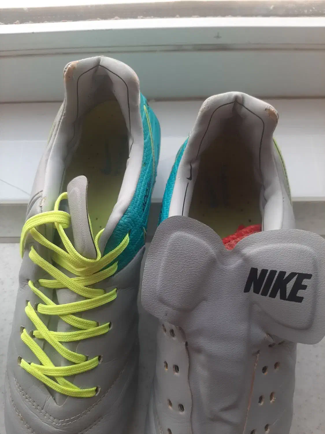 کفش چمن|کیف، کفش، کمربند|شیروان (خراسان), |دیوار