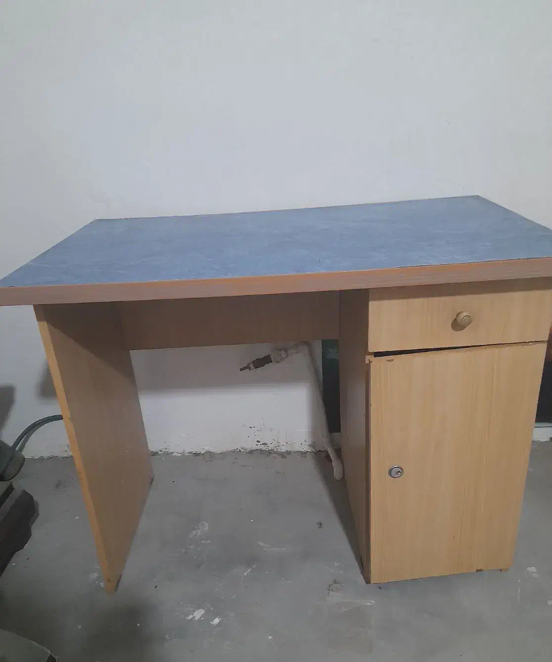 میز کامپیوتر فقط ۶۰۰ تومان|میز تحریر و کامپیوتر|مشهد, رده|دیوار