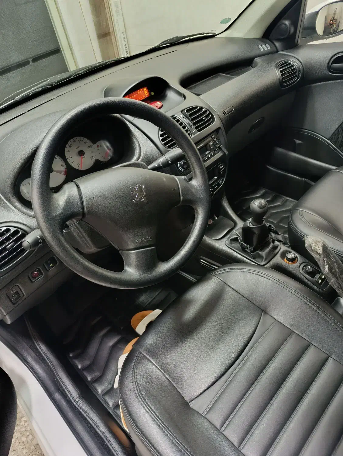 206تیپ 5خشک|خودرو سواری و وانت|همدان, |دیوار