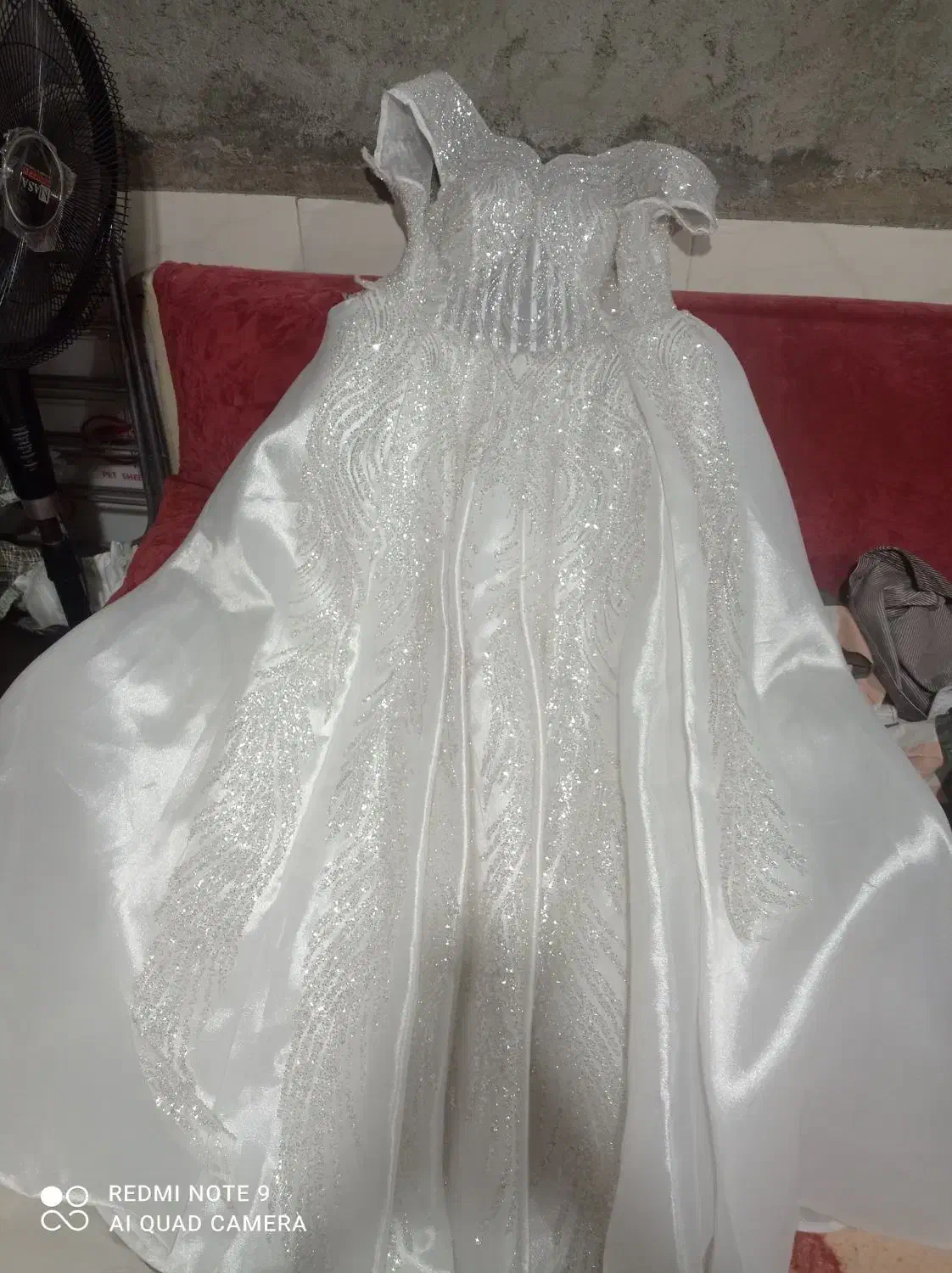 لباس عروس|لباس|داراب, |دیوار