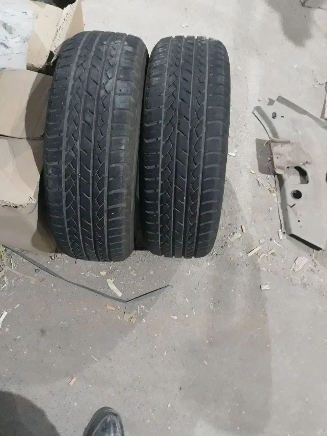 در صندوق پژو405 و لاستیک بارز|قطعات یدکی و لوازم جانبی|خمینیشهر, |دیوار