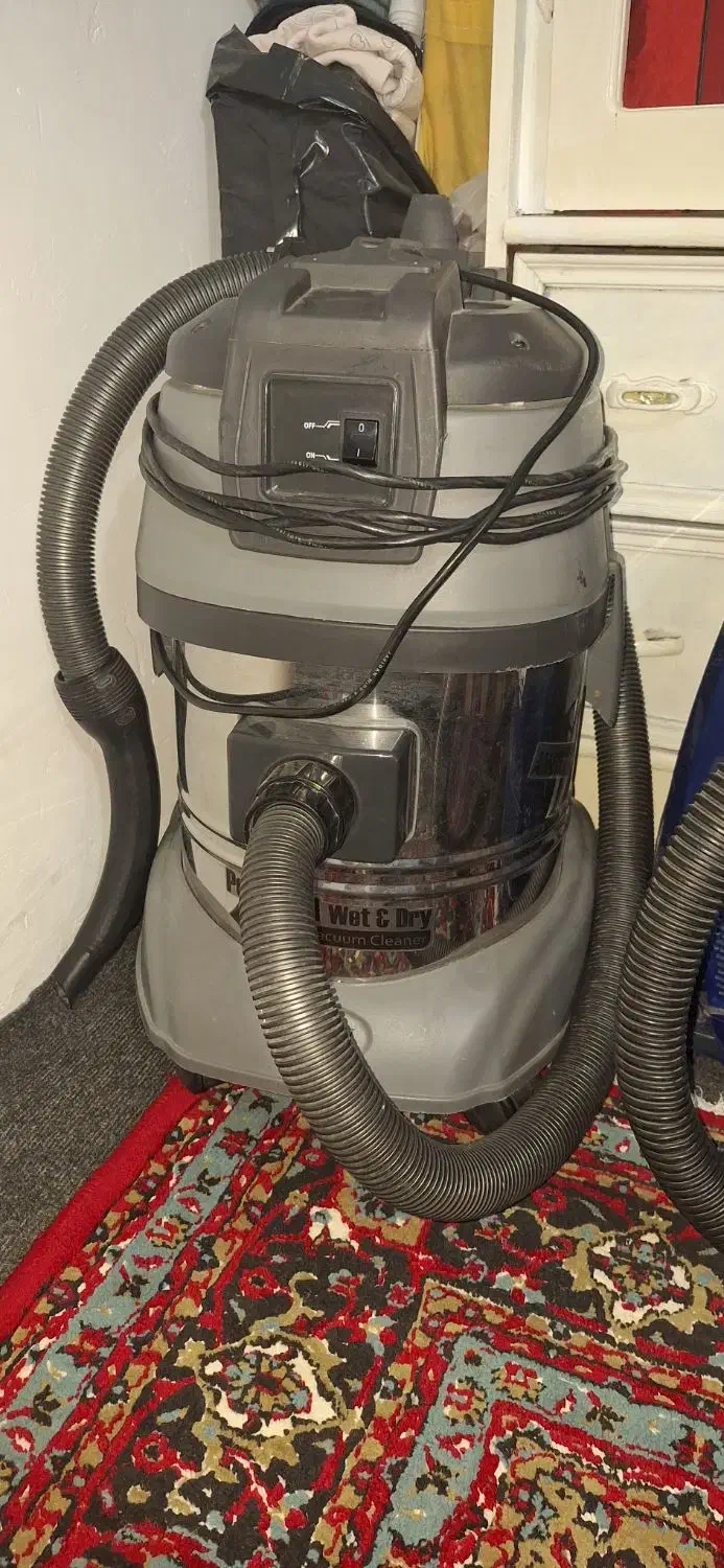 دو عدد جارو برقی نیاز به تعمیر|جاروبرقی، جارو شارژی، بخارشو|خوی, |دیوار