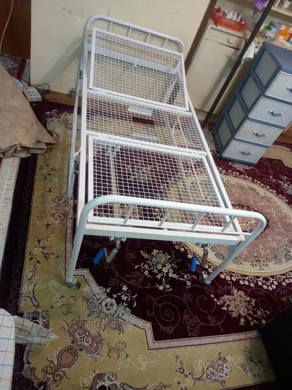 تخت بیمارستانی دو شکن در حدنو|پزشکی|شیراز, بالا کفت|دیوار