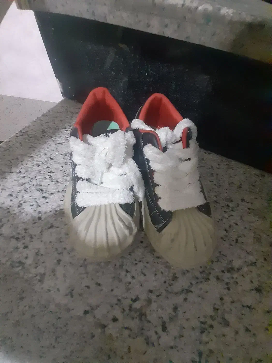 کفش دخترانه|کیف، کفش، کمربند|ری, شهادت|دیوار