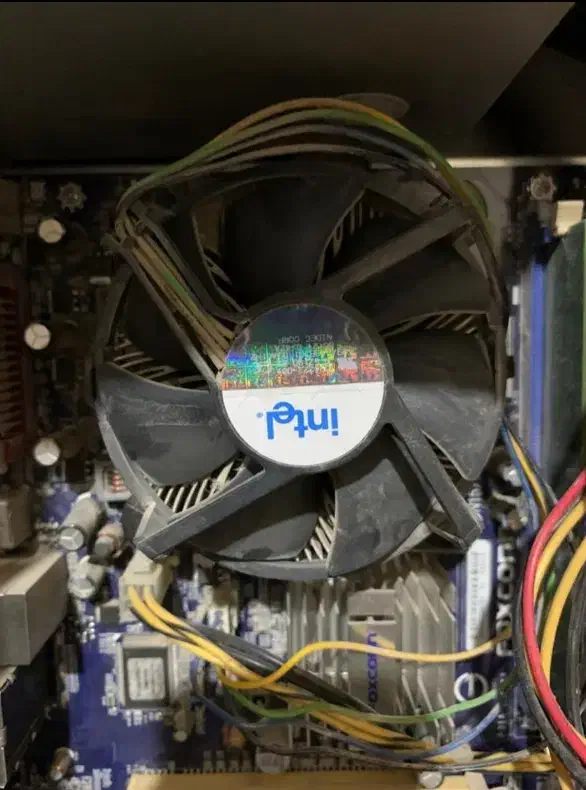 کامپیوتر و میز و صندلی|رایانه رومیزی|زاهدان, |دیوار