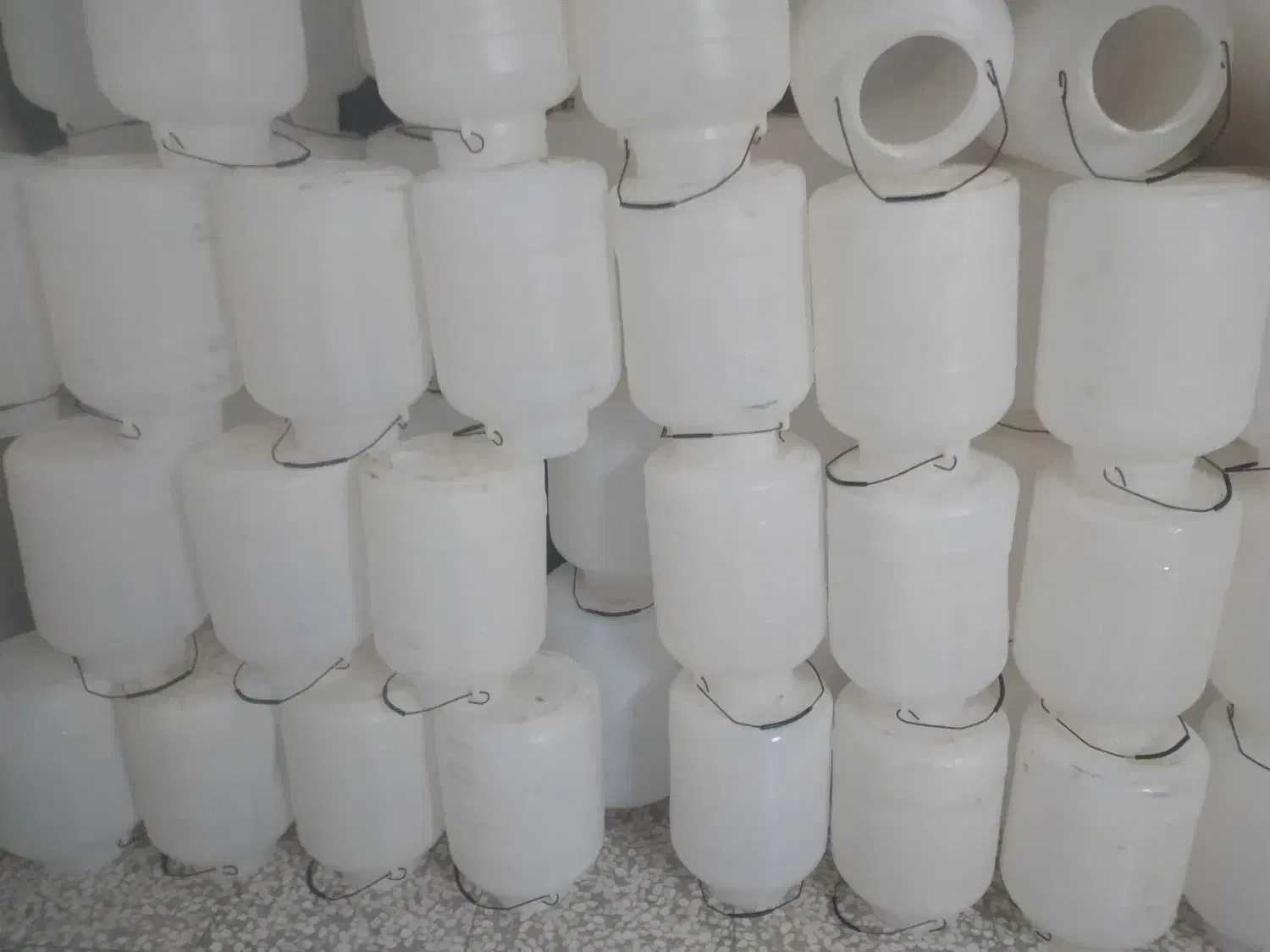 دبه ۲۰ لیتری دسته اهنی محکم|ظروف نگهدارنده، پلاستیکی، یکبارمصرف|میبد, |دیوار