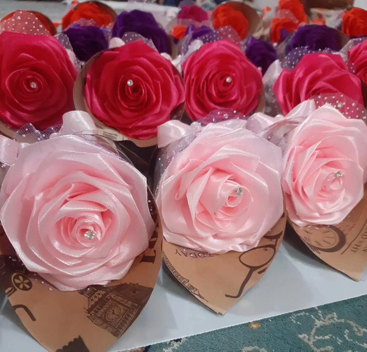 گل کادویی|گل مصنوعی|رباط‌کریم, نصیرشهر|دیوار