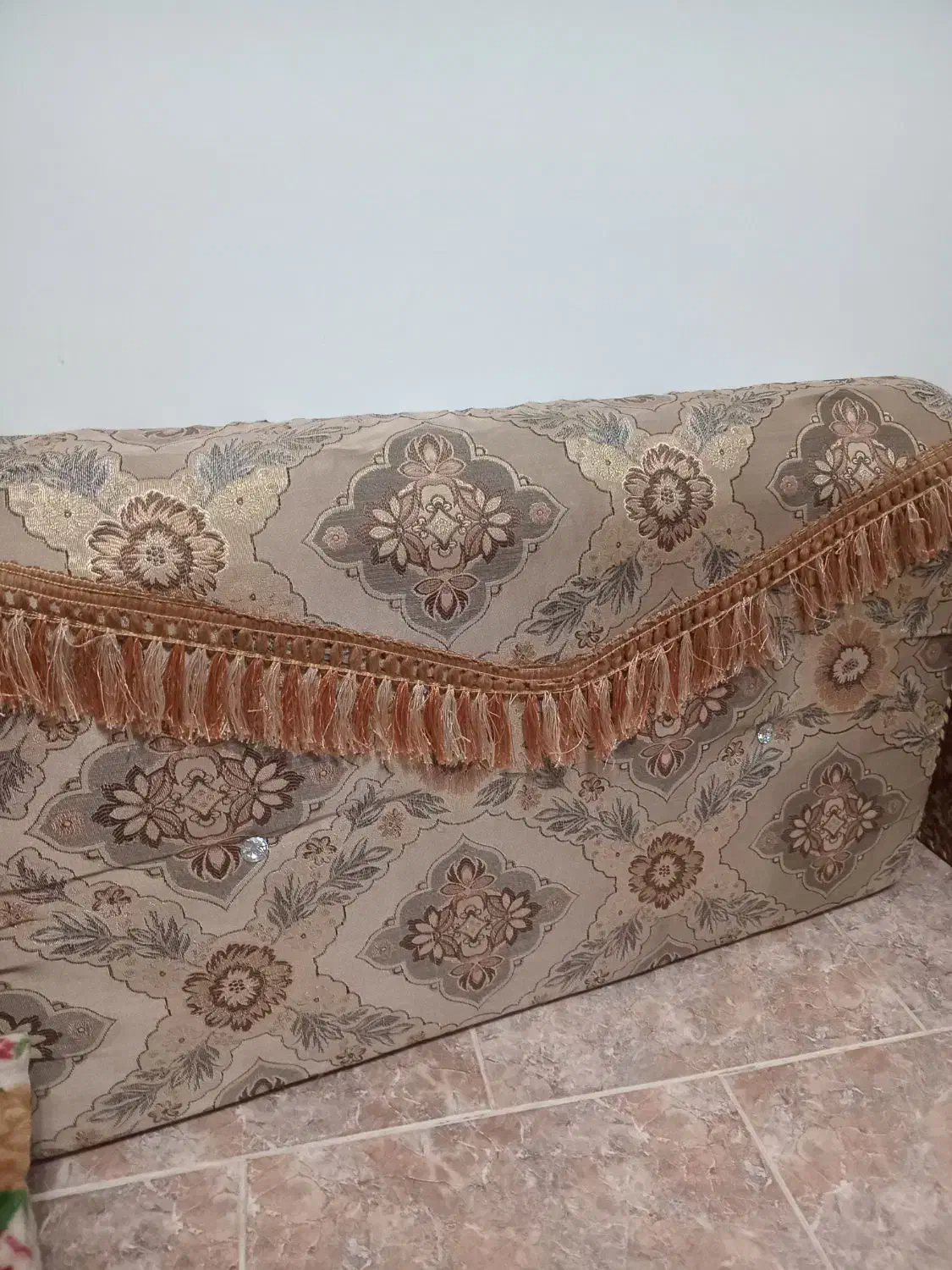 دوعدد پشتی دیواری در حد نو|پشتی|لاهیجان, لاشیدان|دیوار