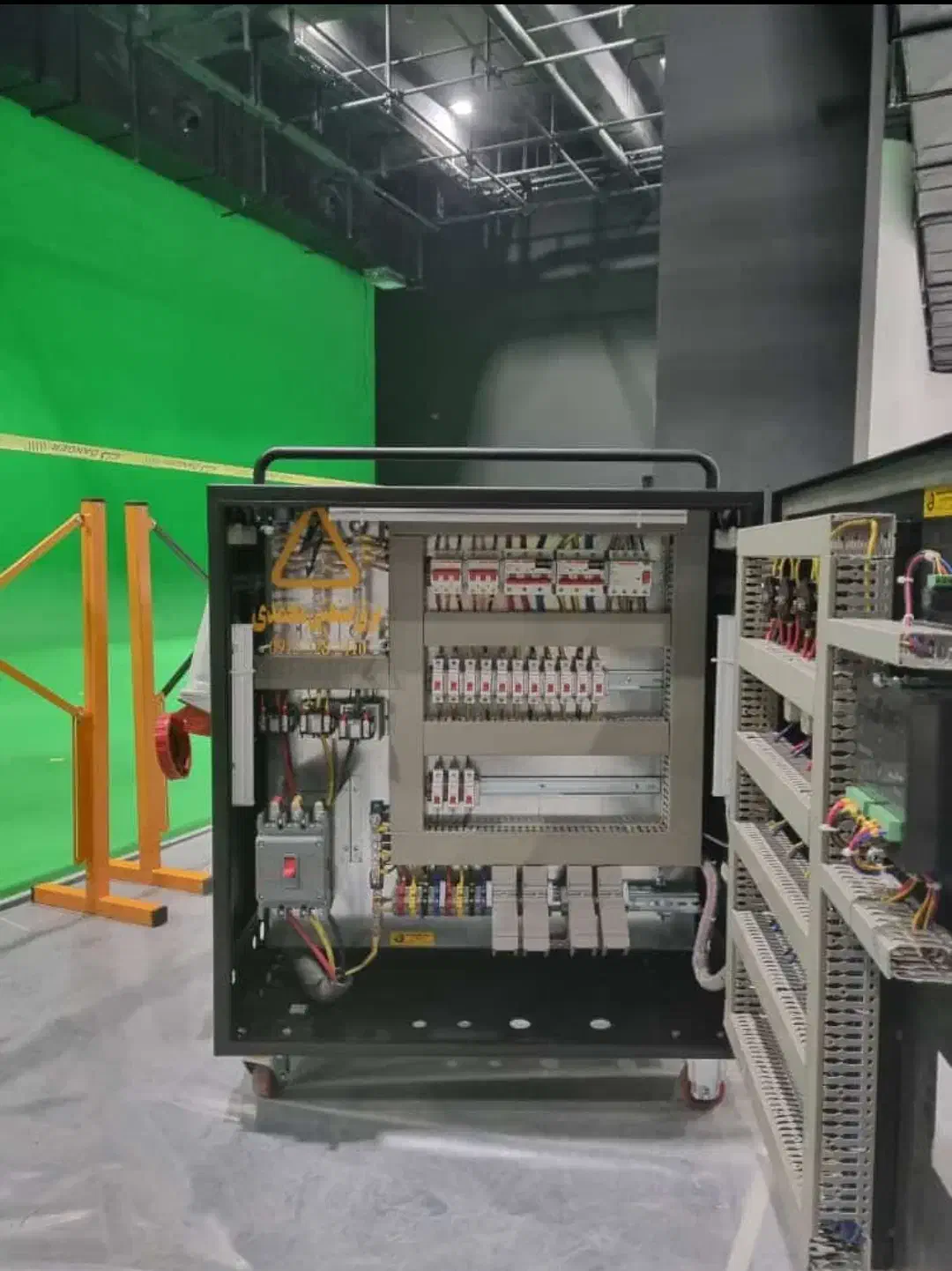 استخدام نیرو برق صنعتی|استخدام صنعتی، فنی، مهندسی|خمینیشهر, |دیوار