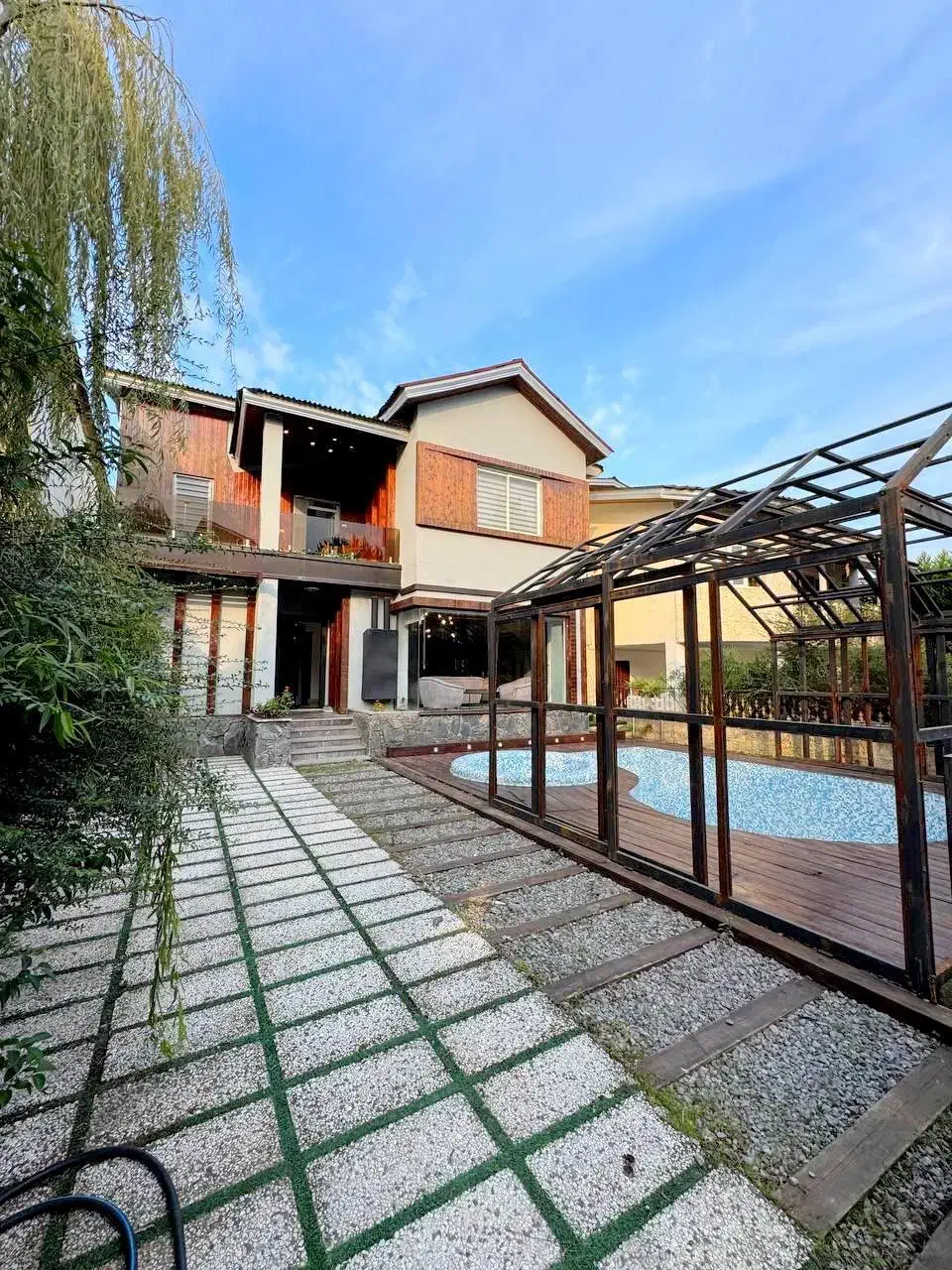 300 متر ویلا با استخر شهرکی /مبله محدوده رویان|فروش خانه و ویلا|رویان, |دیوار