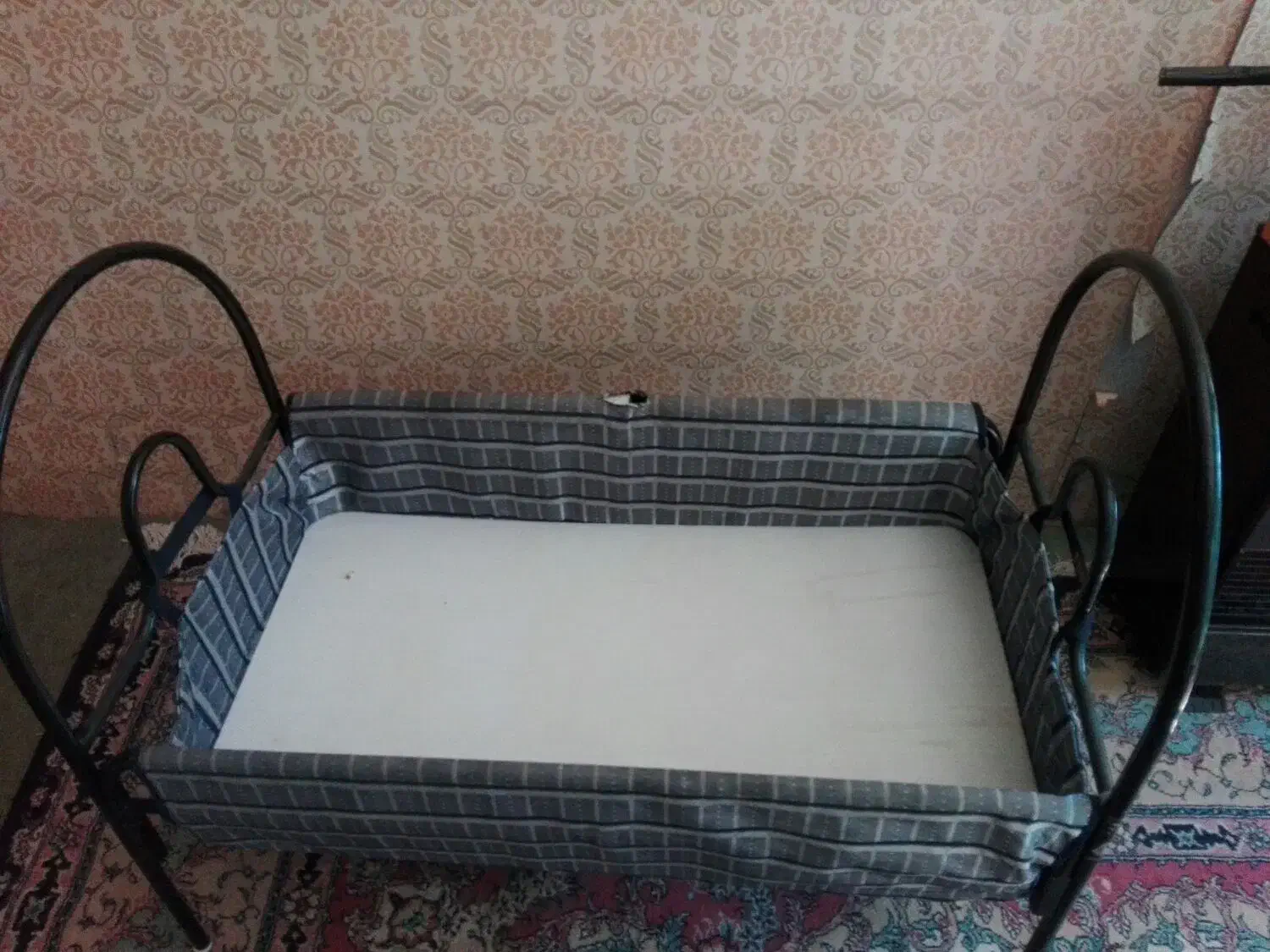 گهواره به همراه روروئک کودک|اسباب و اثاث بچه|شیراز, اصلاحنژاد|دیوار