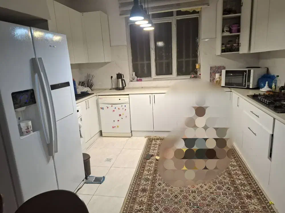 ۲ طبقه بنا ۱۳۰ متری ویلائی دربستی /نبش میدان