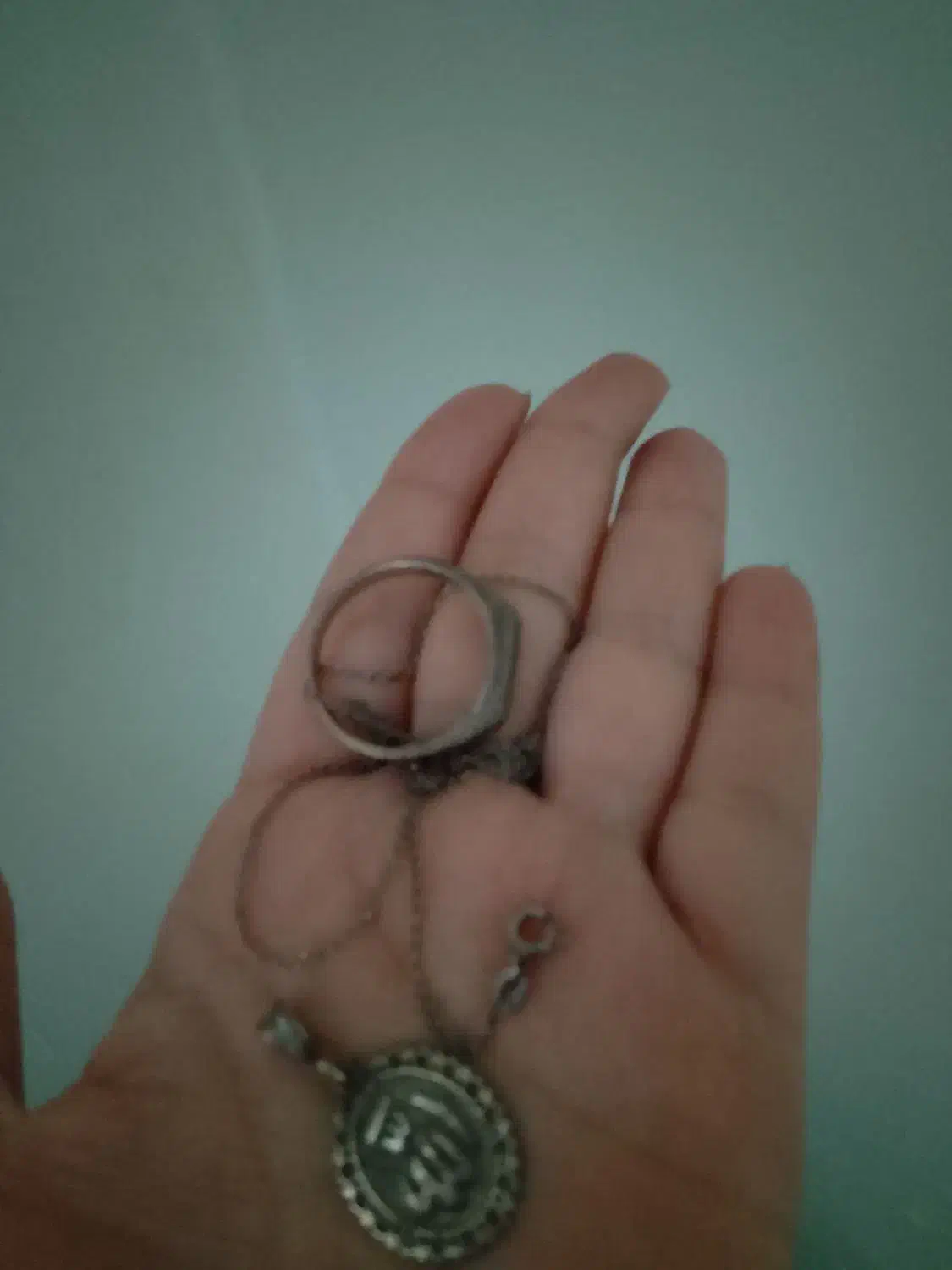 پلاک زنجیر و حلقه|جواهرات|کنگاور, |دیوار