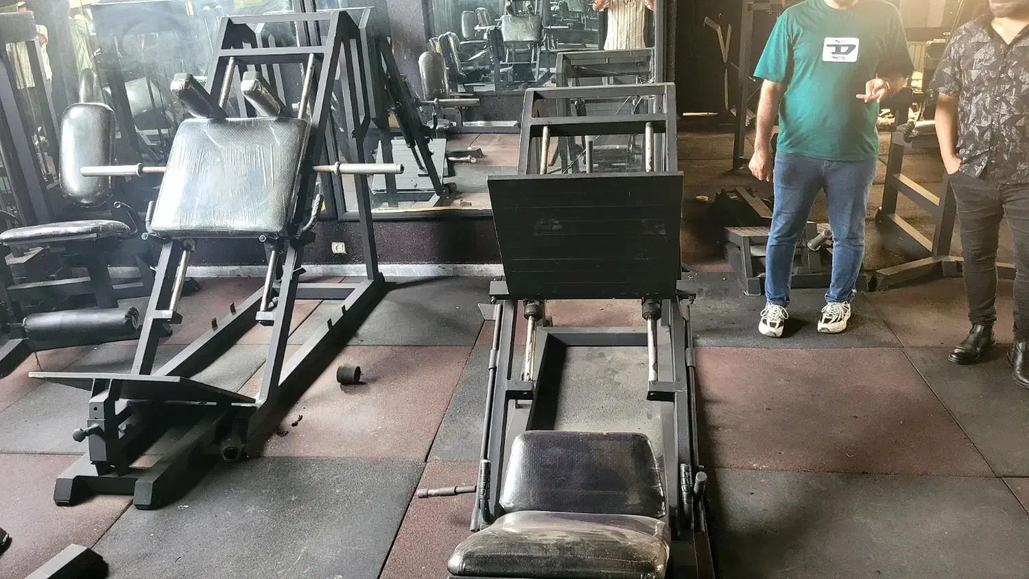 هفت عدد وسایل باشگاه و دستگاه بدنسازی|تجهیزات ورزشی|رشت, آتشگاه|دیوار