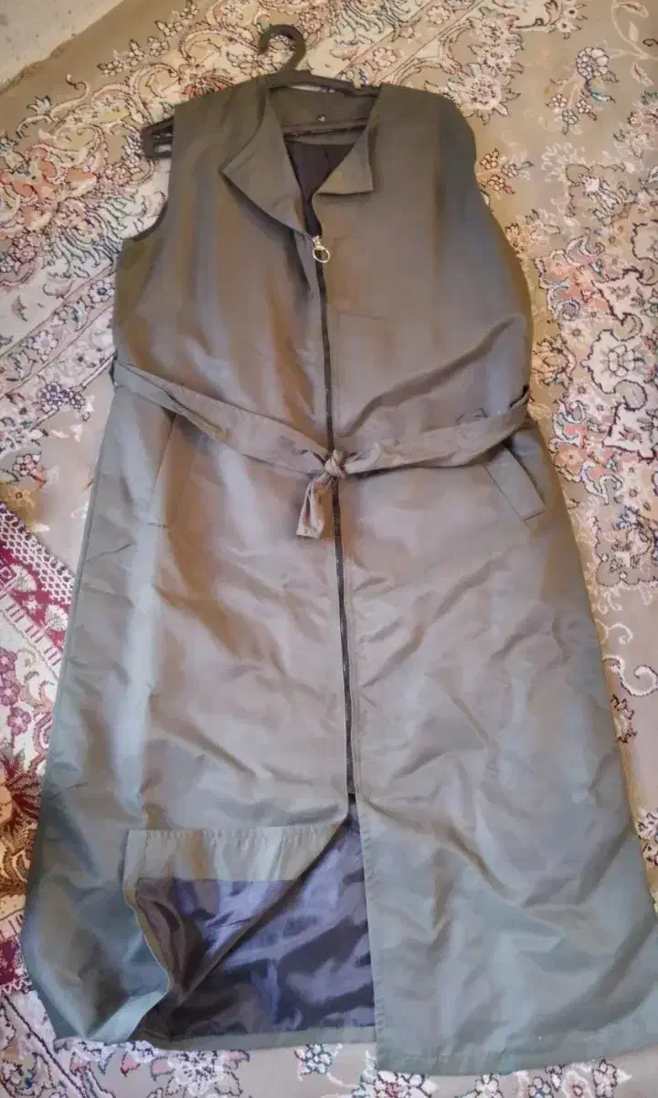 بارونی|لباس|قم, شهر قائم|دیوار