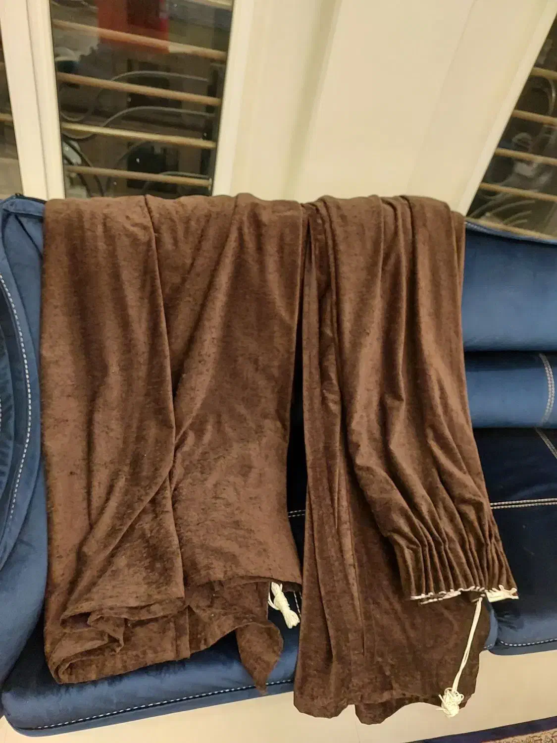 والان کنار پرده نو قهوه ایی تیره|پرده، رانر، رومیزی|تهران, صاحبقرانیه|دیوار