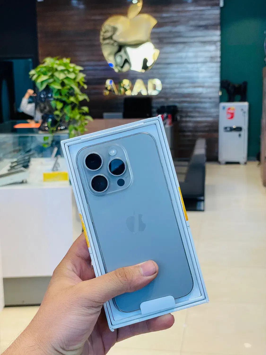 Iphone 15 pro 256 nachral|موبایل|یزد, |دیوار