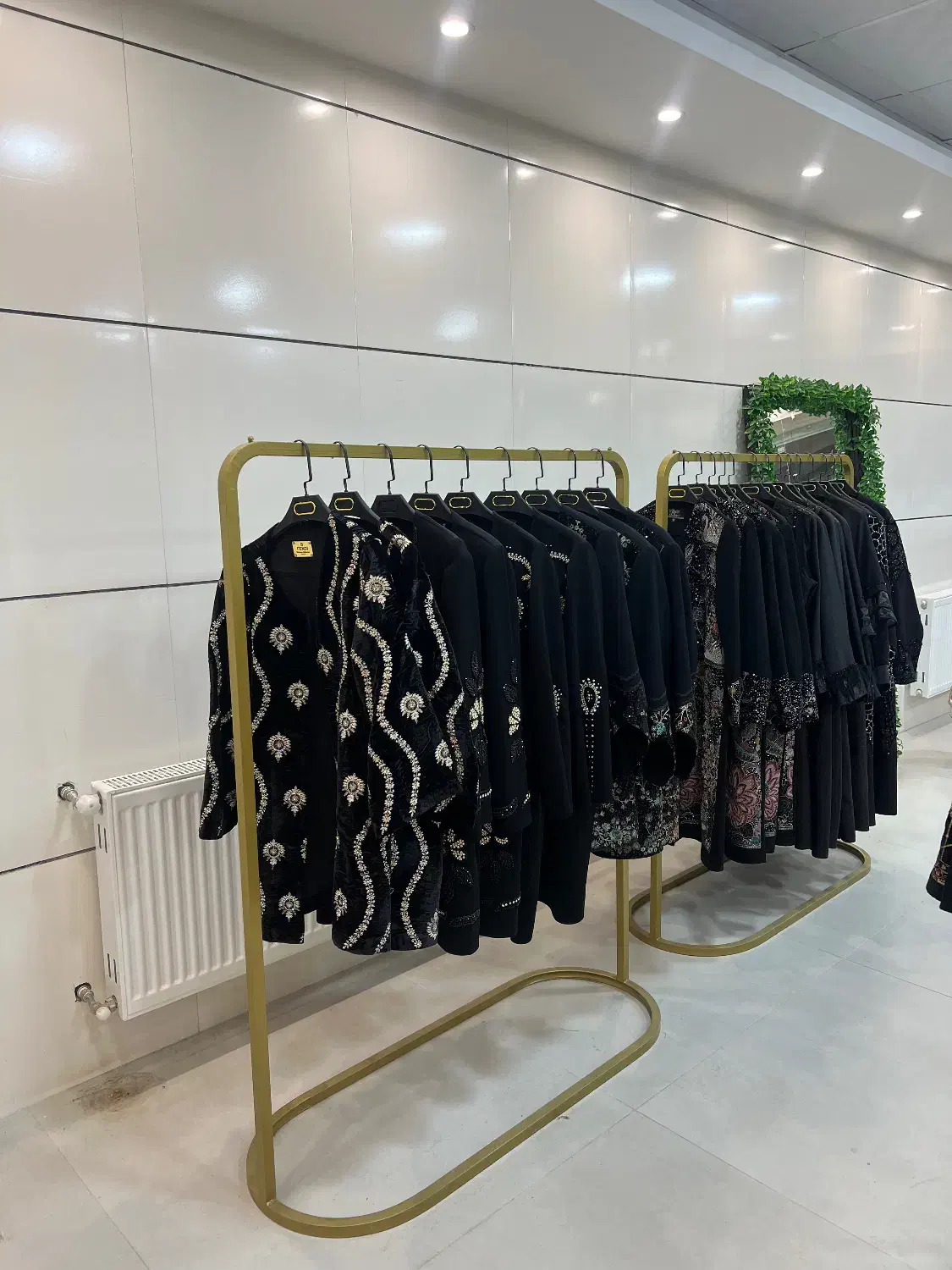 فروش فوری مزون به‌صورت یکجا (تجهیزات + لباس‌ها)|فروشگاه و مغازه|تربت‌حیدریه, شهید قرنی|دیوار