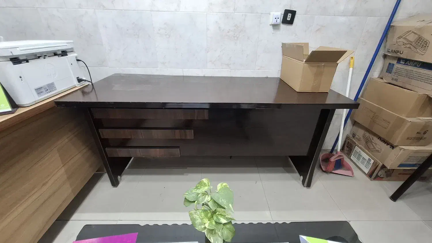 میز|میز تحریر و کامپیوتر|فولادشهر, C4|دیوار