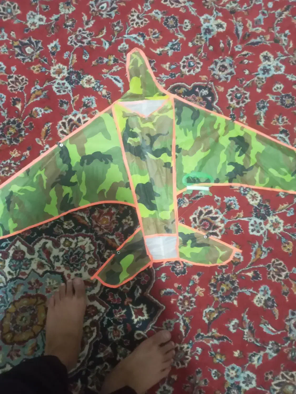 بادبادک|اسباببازی|چغادک, |دیوار