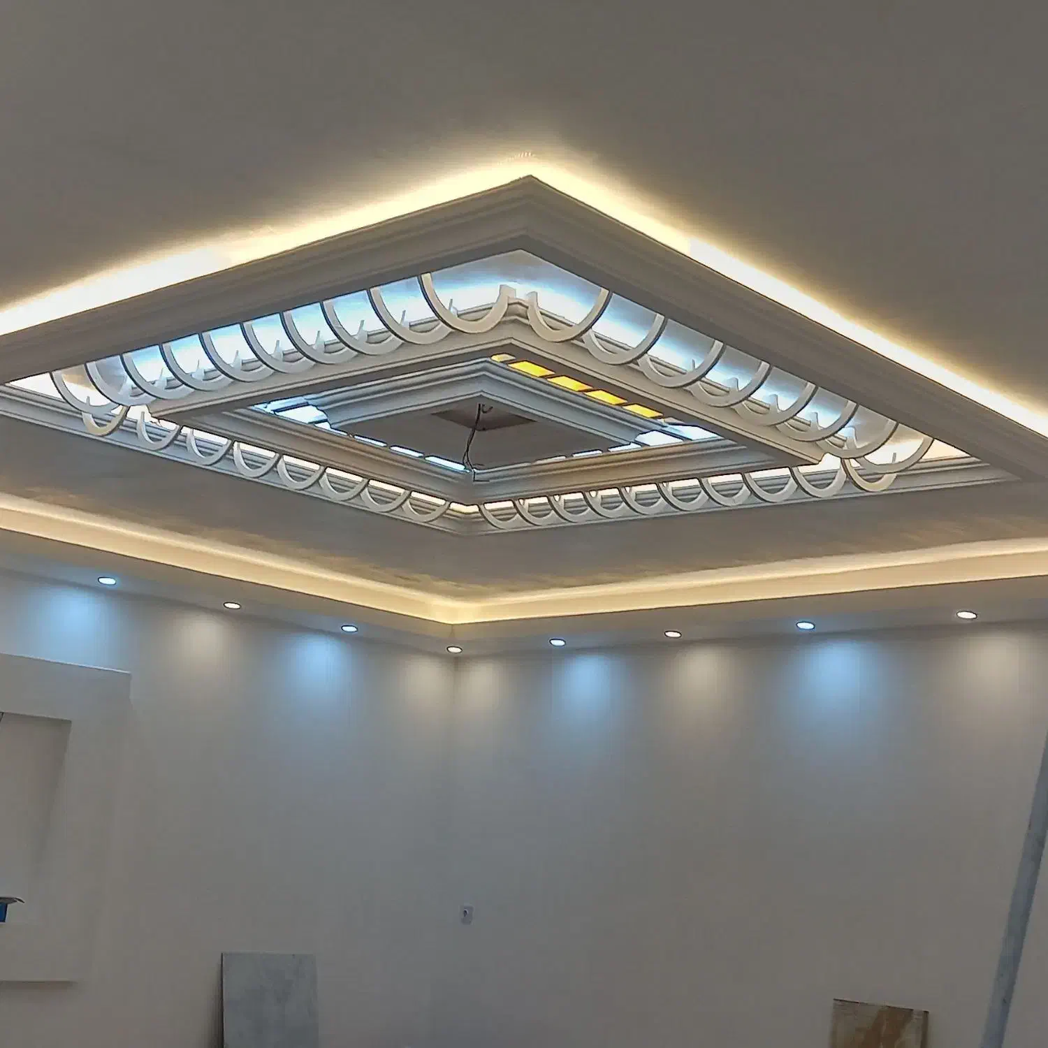 به یک شاگرد ماهر در گچکاری نیازمندیم|استخدام معماری، عمران و ساختمانی|مرند, |دیوار