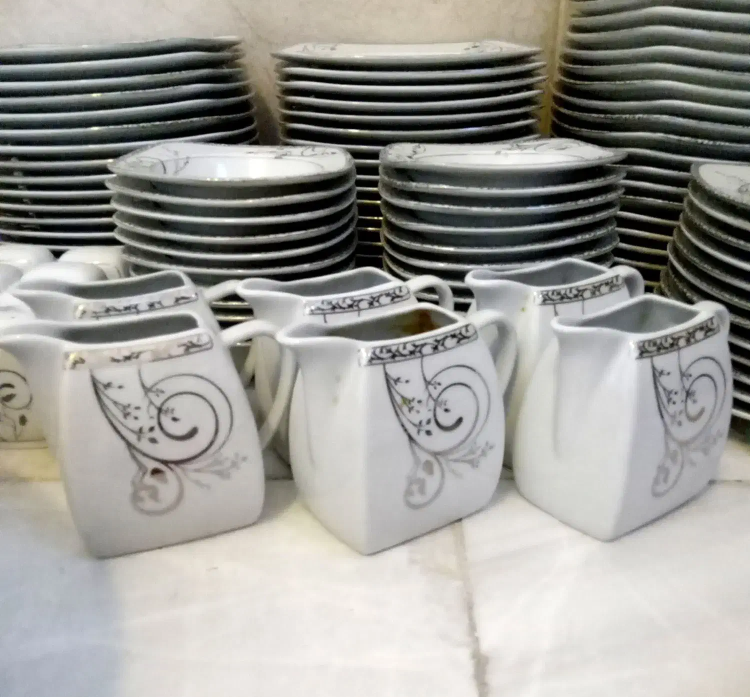 سرویس غذا خوری چینی ۱۸نفره کامل مارک Toos|ظروف سرو و پذیرایی|قم, پشت انبار نفت|دیوار