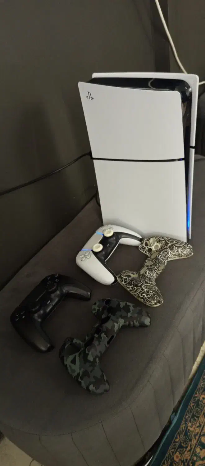 ps5 پی اس فایو اسلیم درحد نو دو دسته یازده بازی|کنسول، بازی ویدئویی و آنلاین|تهران, قبا|دیوار