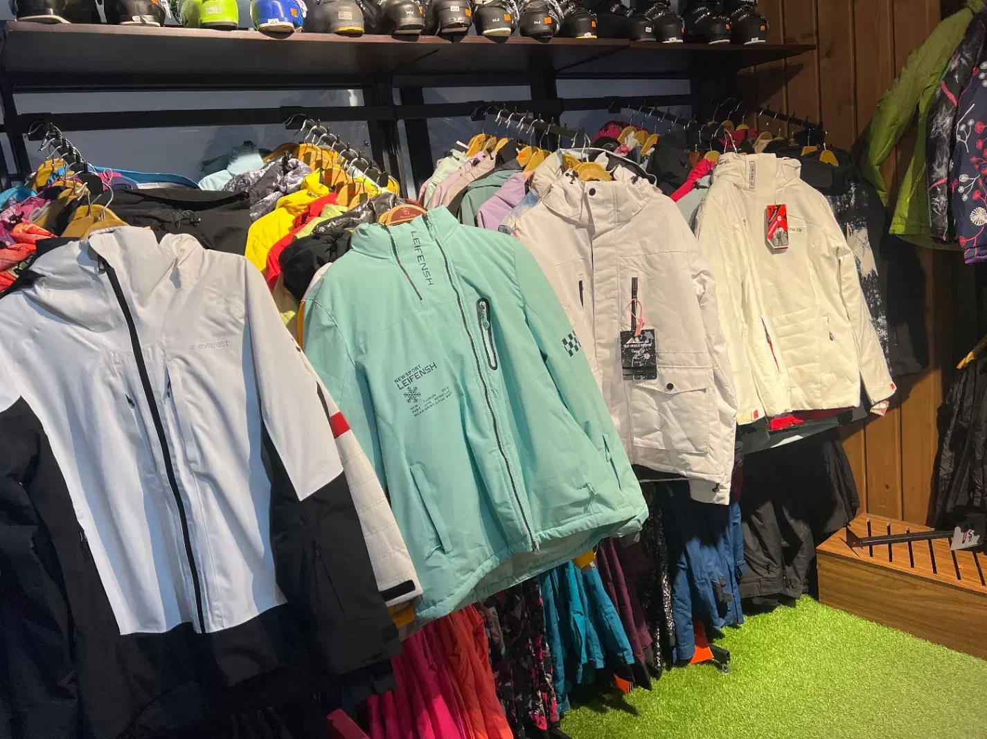 لباس و کاپشن اسکی اکبند مردانه و زنانه|ورزشهای زمستانی|تهران, سیمای ایران|دیوار