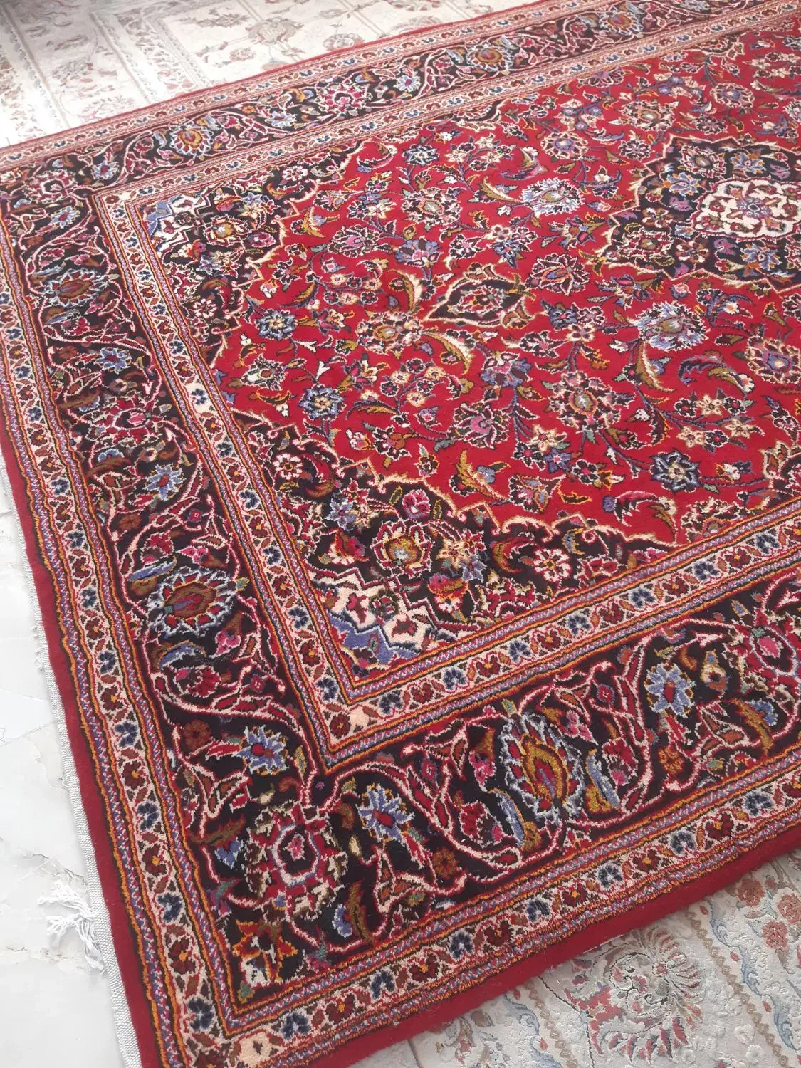 دو تخته فرش ۶ متری دستبافت زمینه گلی|فرش|آستانه اشرفیه, |دیوار