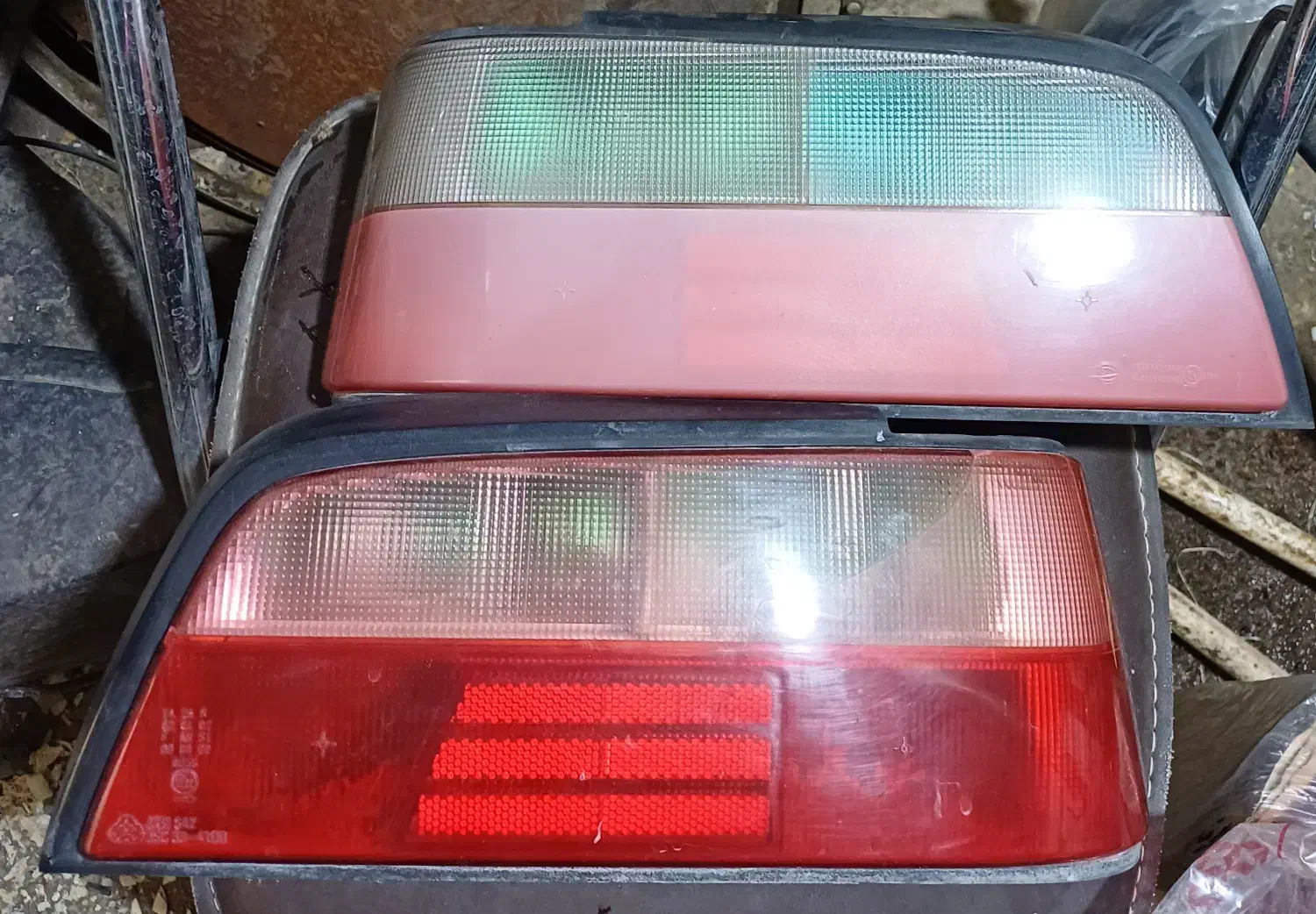 چراغ خطر پژو پارس|قطعات یدکی و لوازم جانبی|کاشان, پشت شهربانی|دیوار