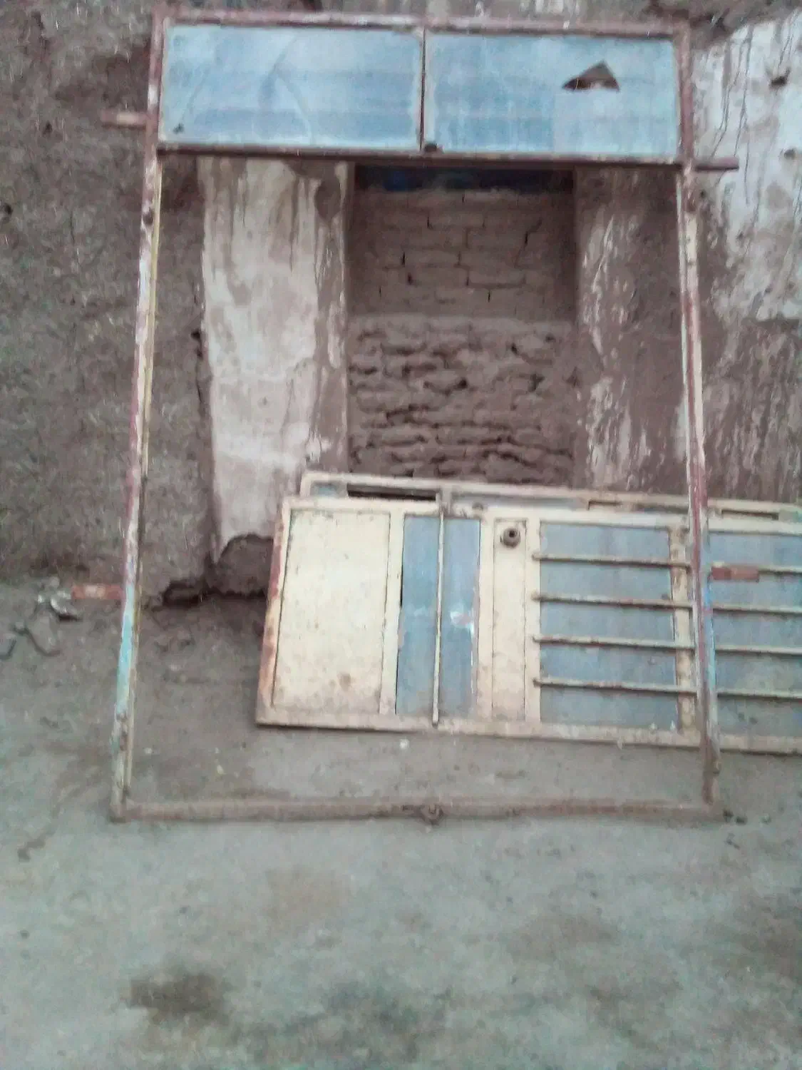 در و پنجره|مصالح و تجهیزات ساختمان|میان جلگه, |دیوار