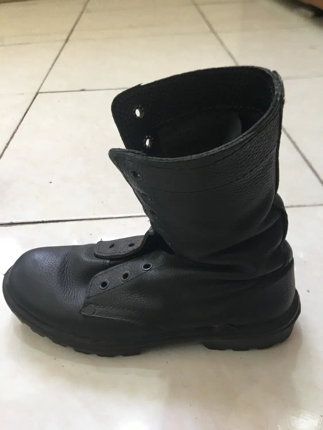 پوتیننظامی|کیف، کفش، کمربند|پاکدشت, حصار امیر|دیوار