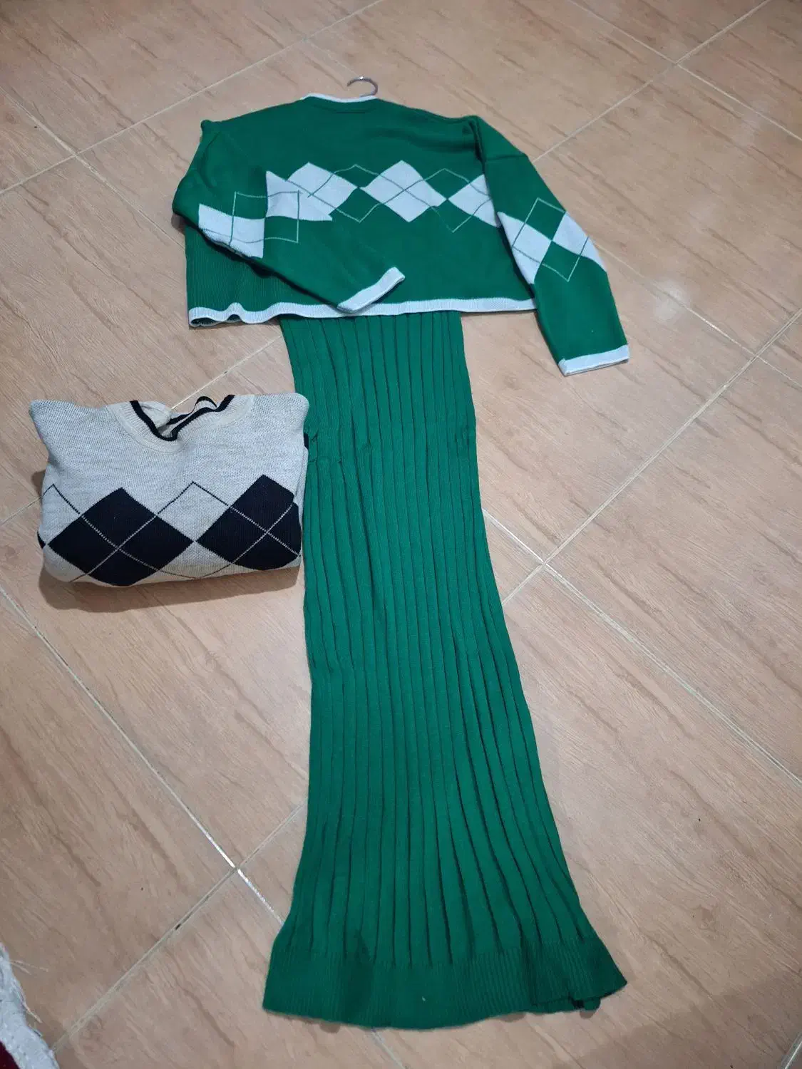 لباس|لباس|رشت, معلم|دیوار