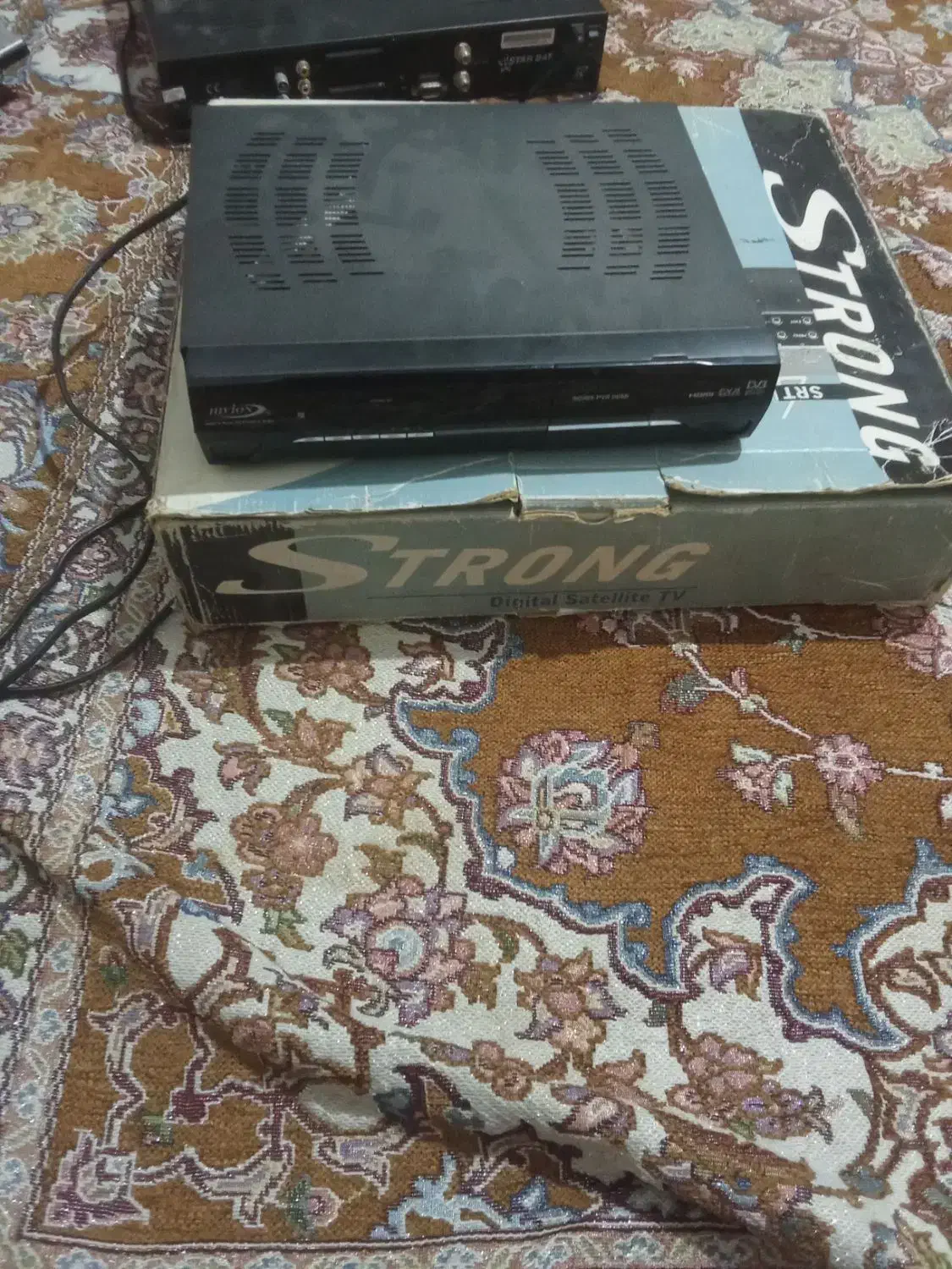 دو عدد گیرنده دیجیتال|صوتی و تصویری|شاهینشهر, نظامی|دیوار