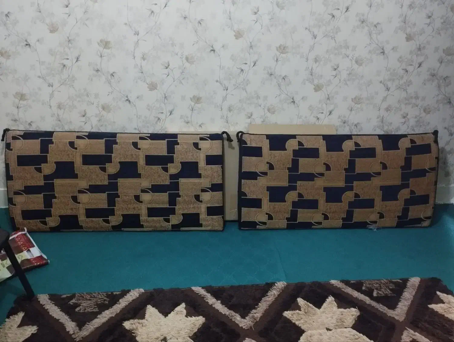 یک جفت پشتی نو|پشتی|خرم‌آباد, |دیوار